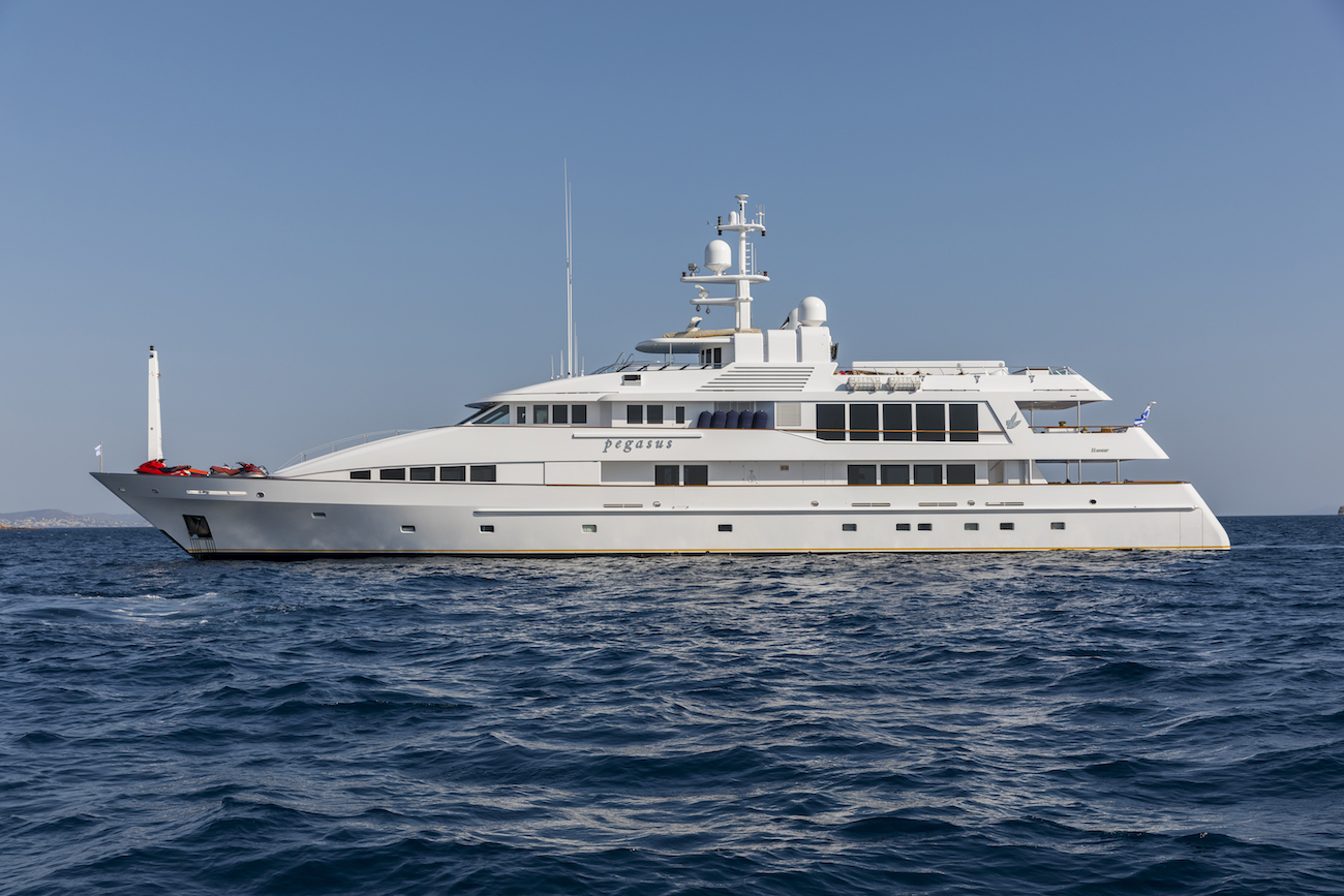 profile of superyacht PEGASUS.jpg