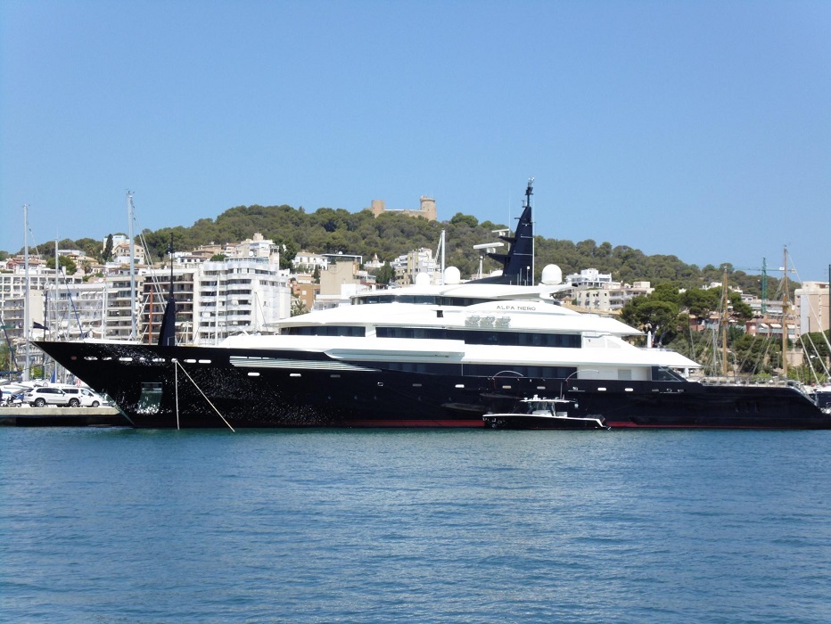 sailing into Palma.jpg