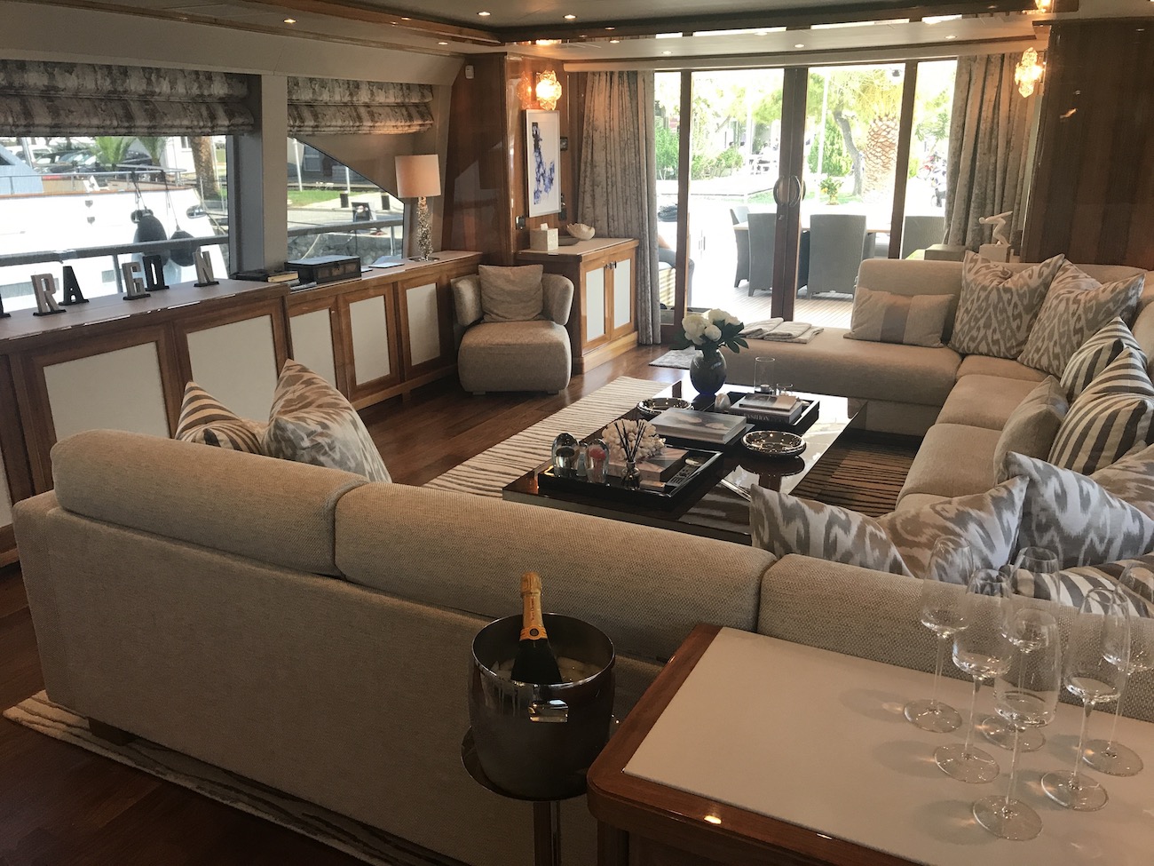 saloon with large sofa.jpg