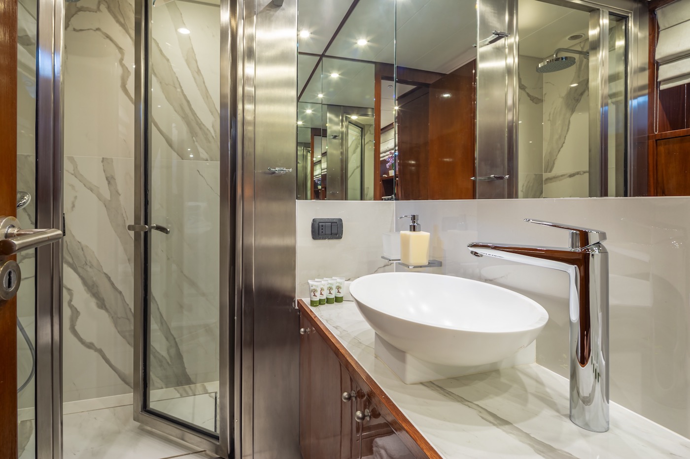 twin ensuite.jpg