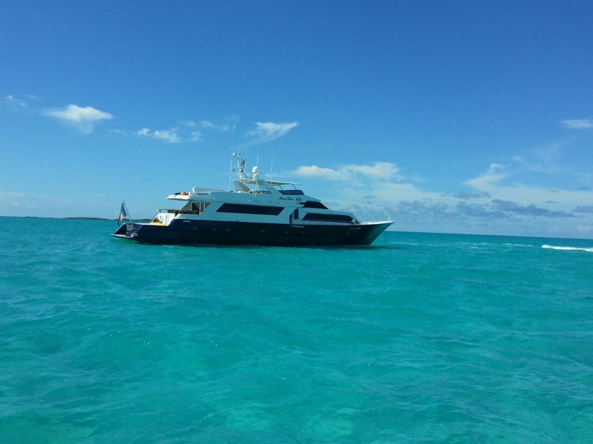 yacht ISLAND TIME.jpg