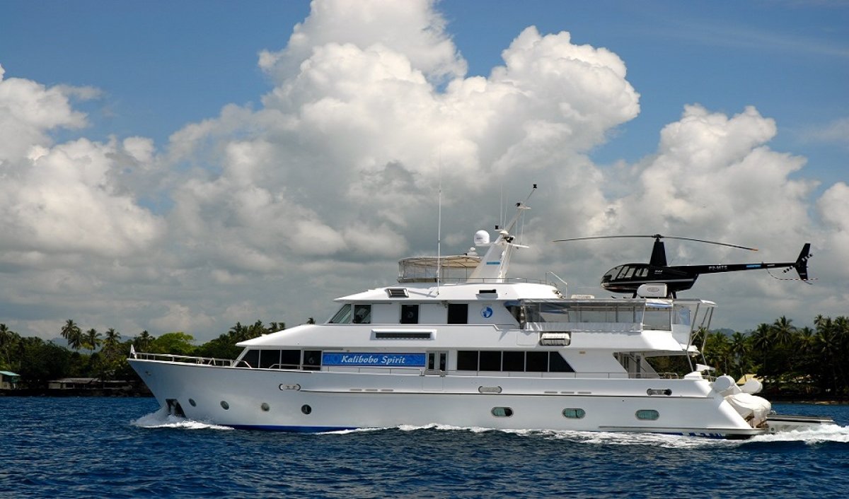 yacht Kalibobo Spirit.jpg