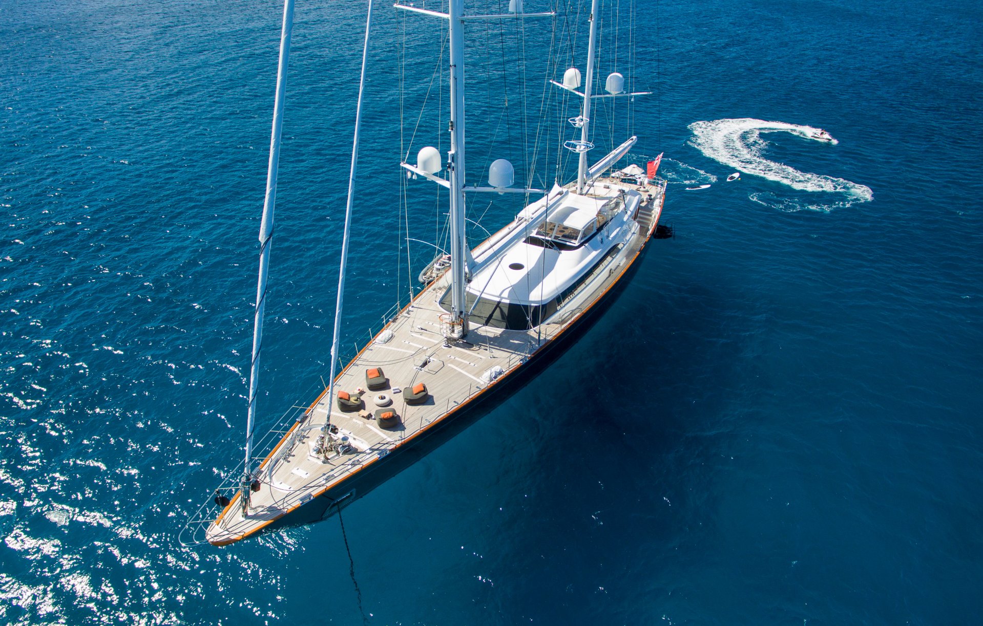 yacht-panthalassa.jpg