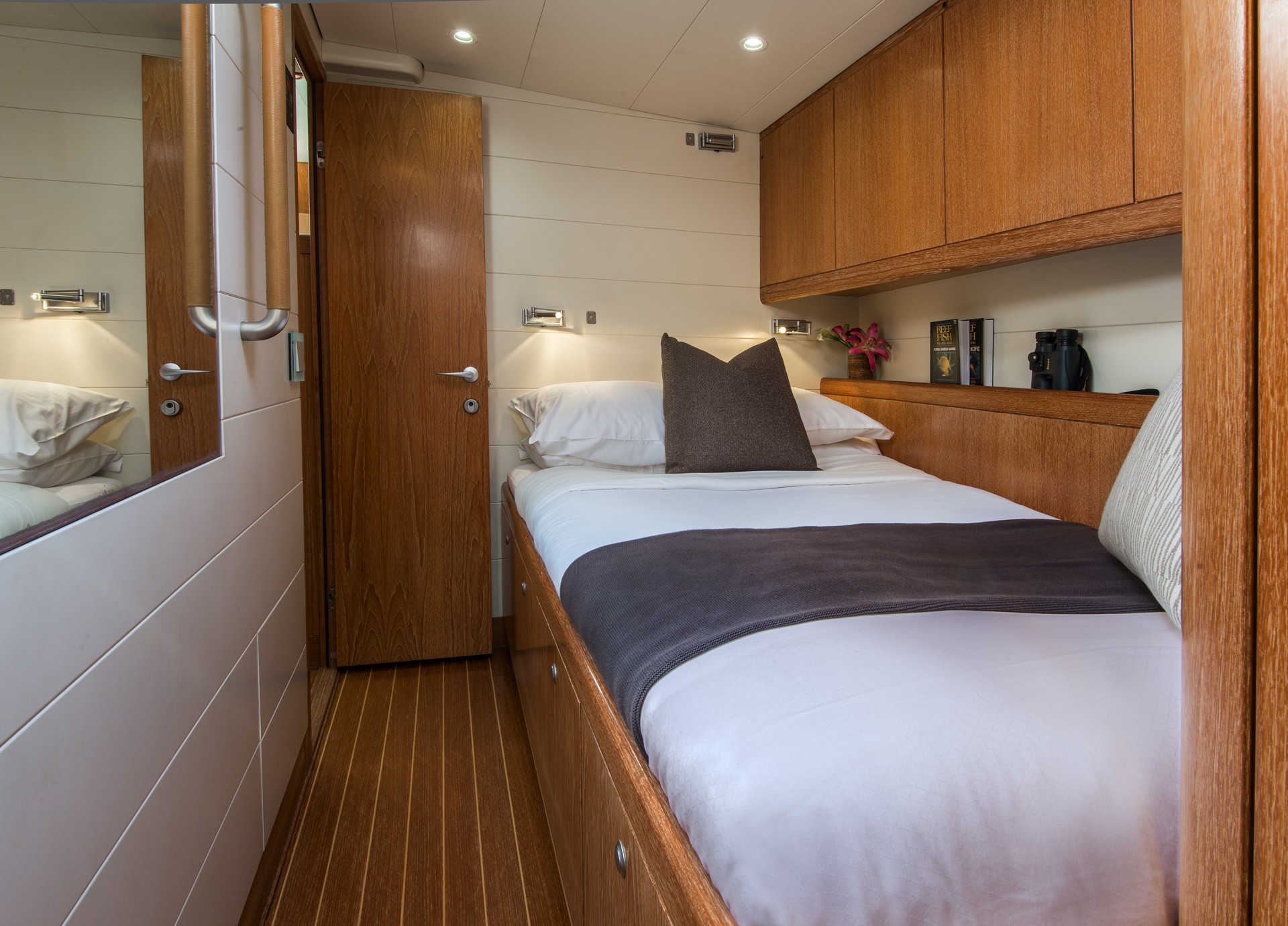 [24m-Yacht-CLEVELANDER]-6176-47.jpg