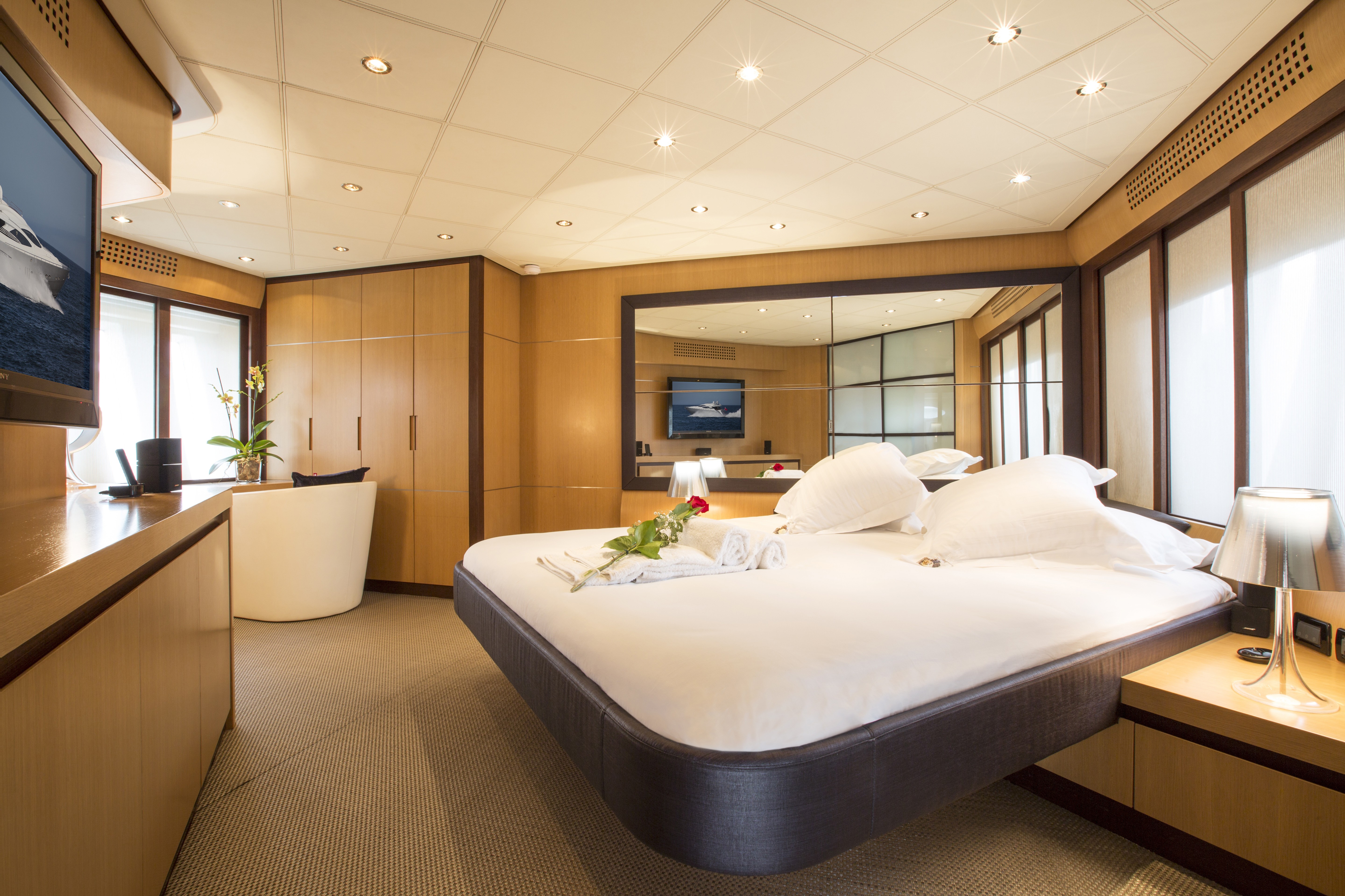 [27m-Yacht-TIGER-LILY-OF-LONDON]-6701-138.jpg