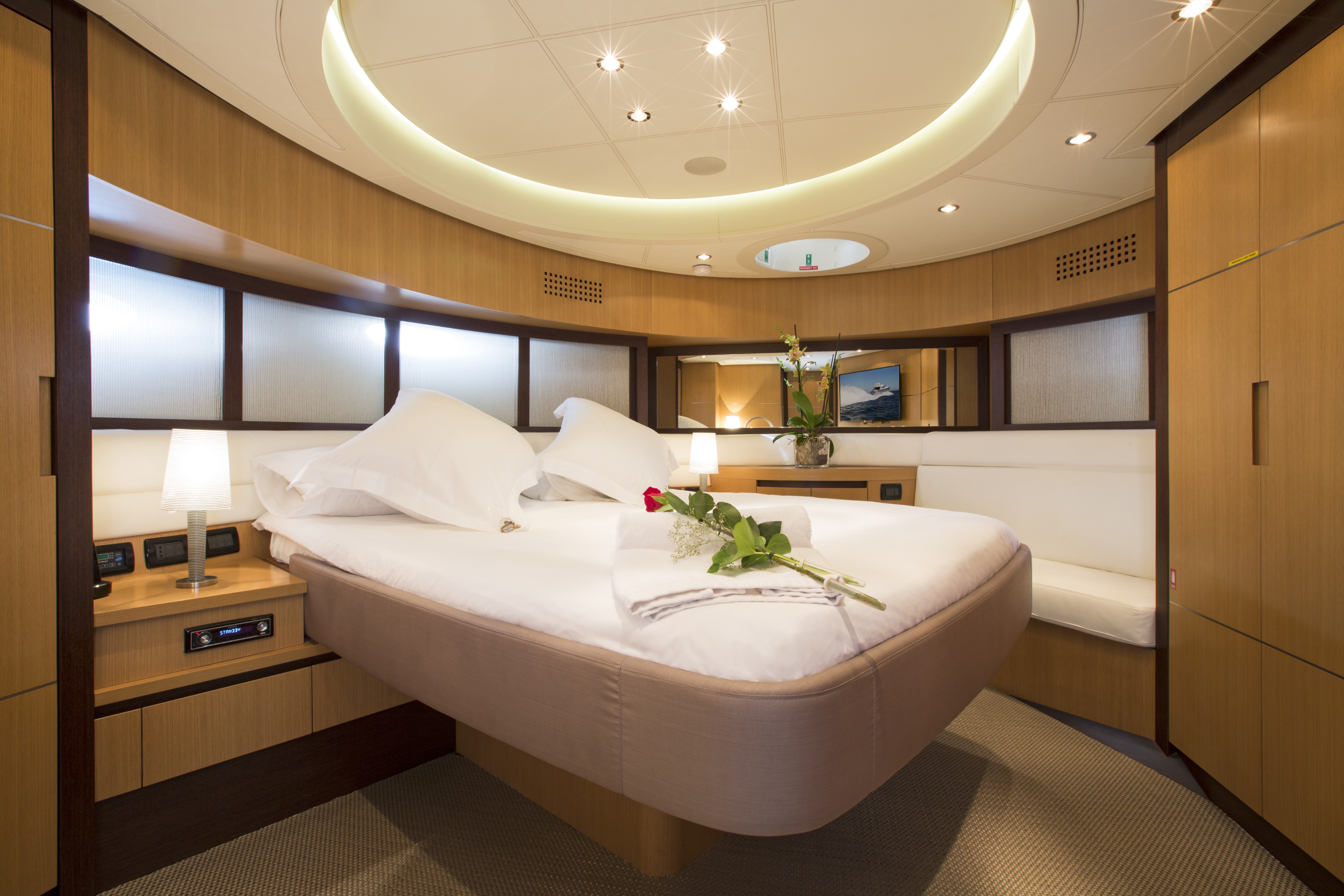 [27m-Yacht-TIGER-LILY-OF-LONDON]-6701-162.jpg