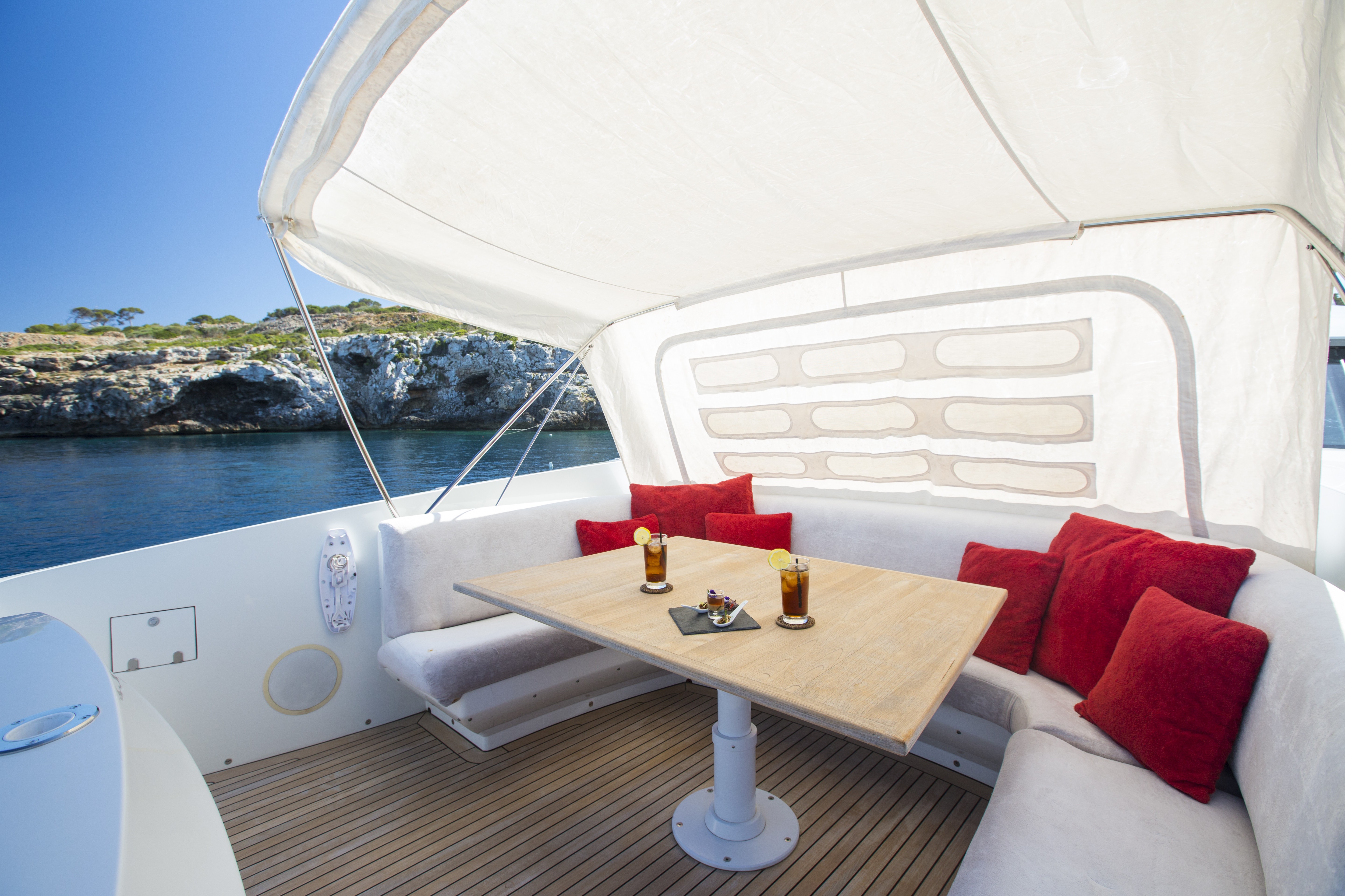 [27m-Yacht-TIGER-LILY-OF-LONDON]-6701-180.jpg