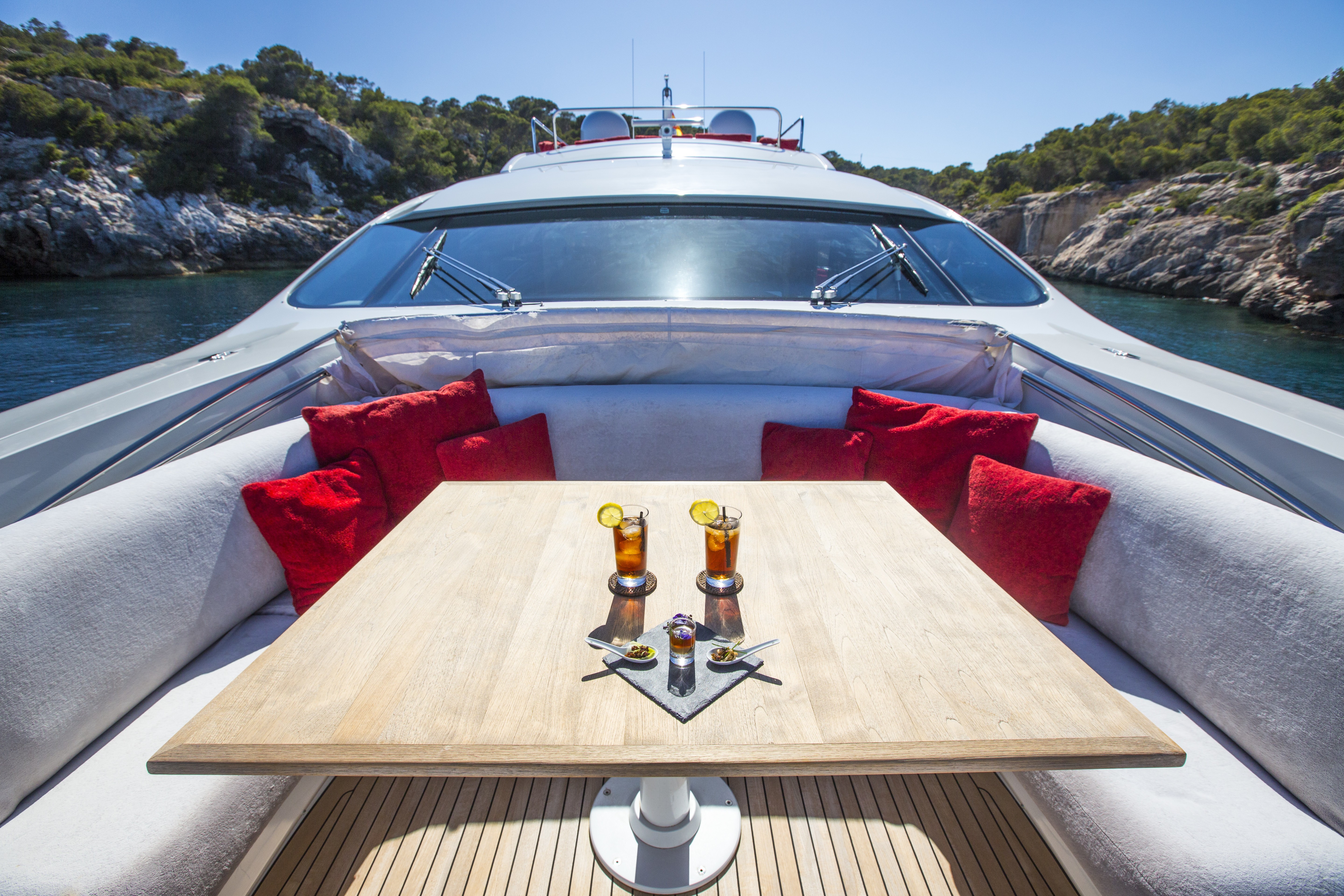 [27m-Yacht-TIGER-LILY-OF-LONDON]-6701-82.jpg