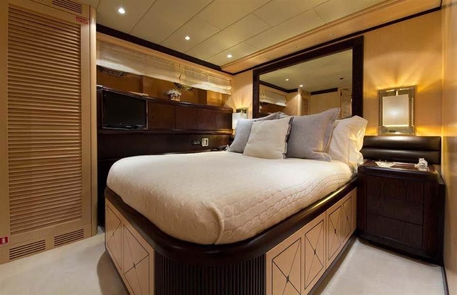 [28m-Yacht-BEAR-MARKET]-6812-31.jpg