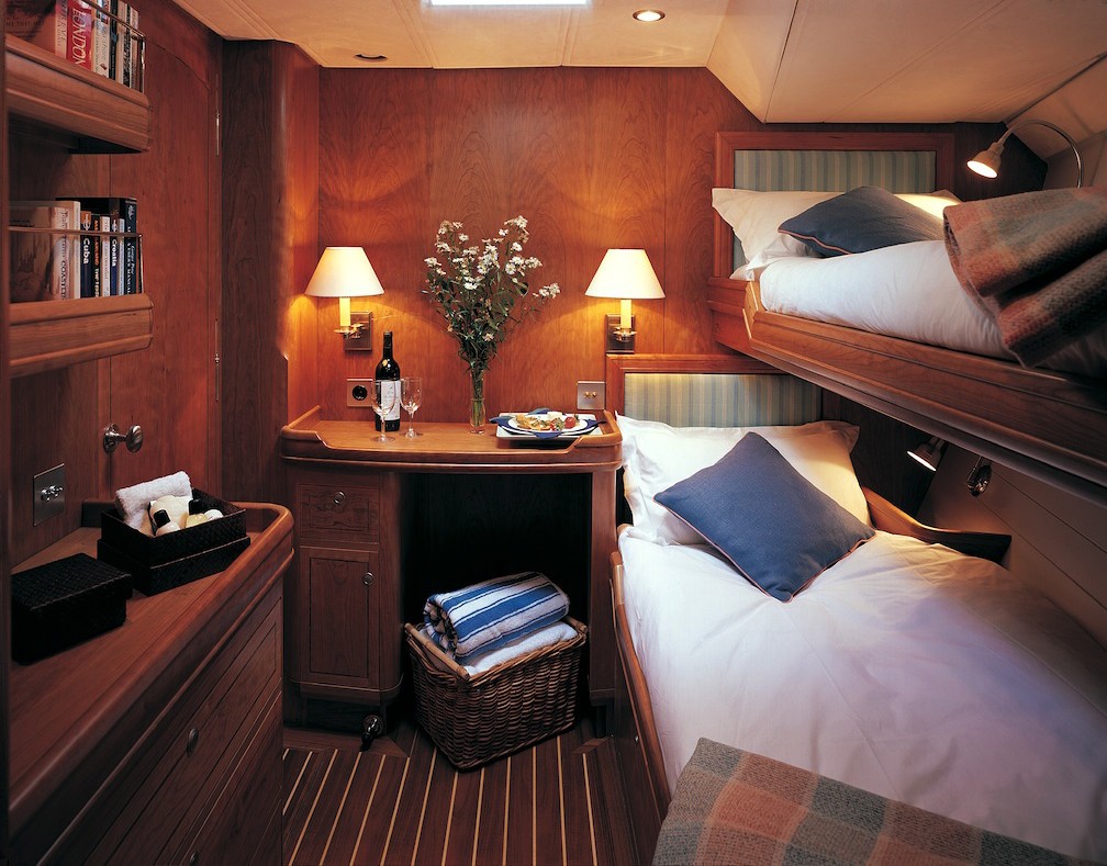 [30m-Yacht-WAVELENGTH]-651-150.jpg