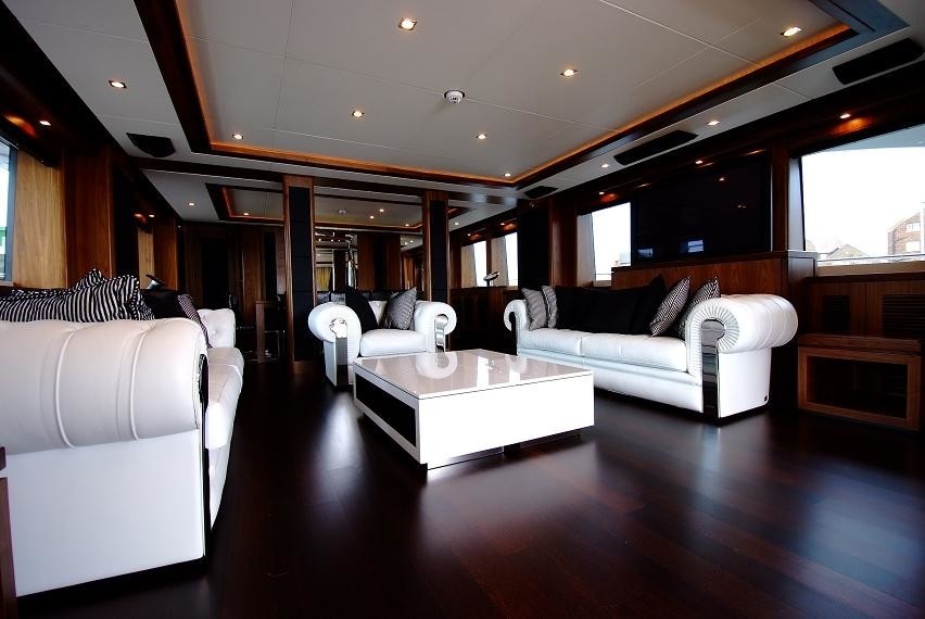 [34m-Yacht-BLACK-AND-WHITE]-6122-103.jpg