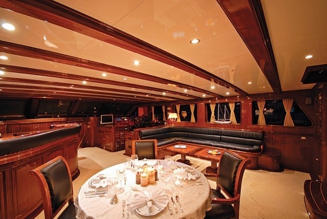 [34m-Yacht-BLUE-EYES]-6795-116.jpg