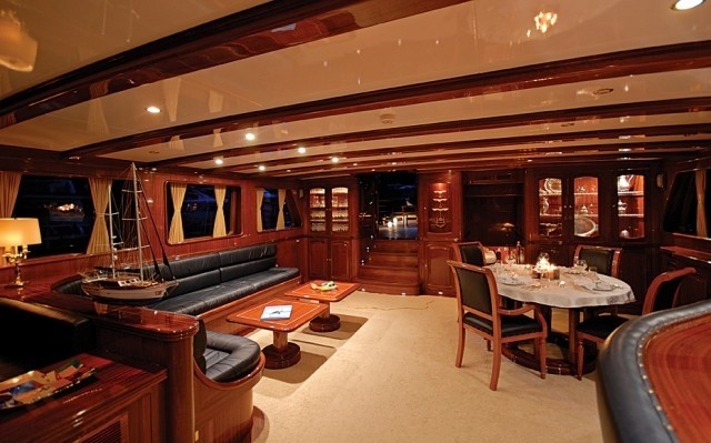 [34m-Yacht-BLUE-EYES]-6795-195.jpg