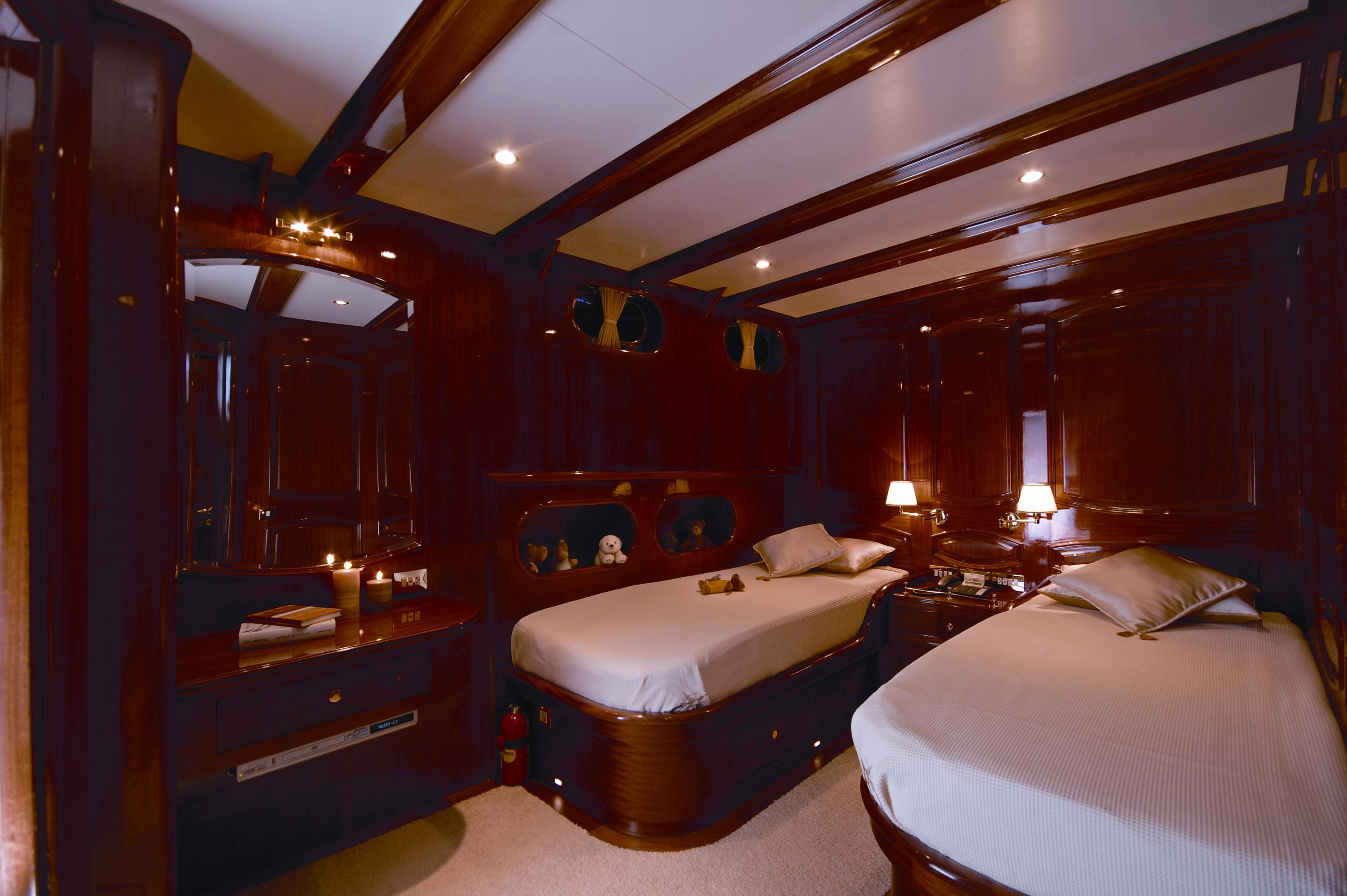 [34m-Yacht-BLUE-EYES]-6795-28.jpg