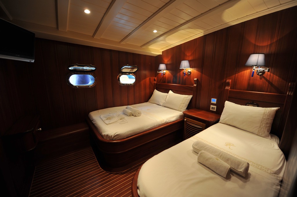 [34m-Yacht-PRINCESS-KARIA-II]-6794-180.jpg