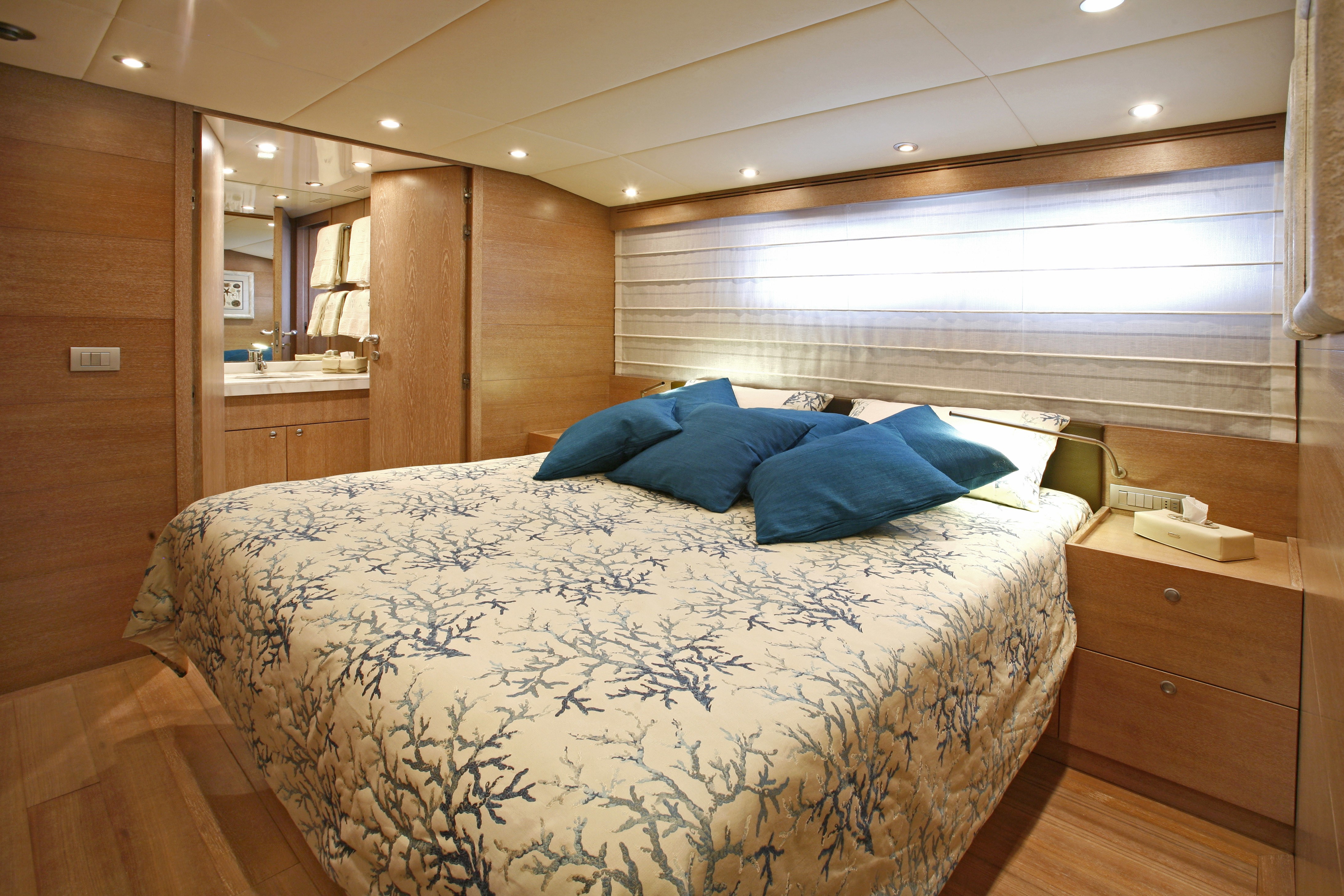 [34m-Yacht-ROVAN]-6159-121.jpg