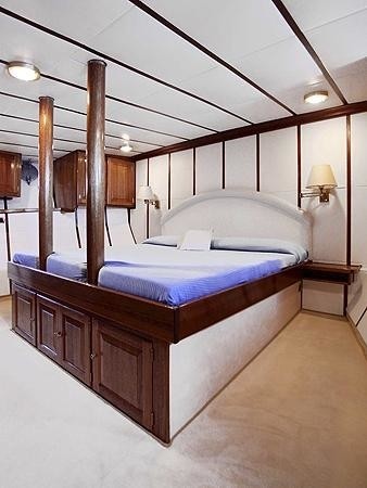 [35m-Yacht-BUENA-CHICA]-6596-104.jpg
