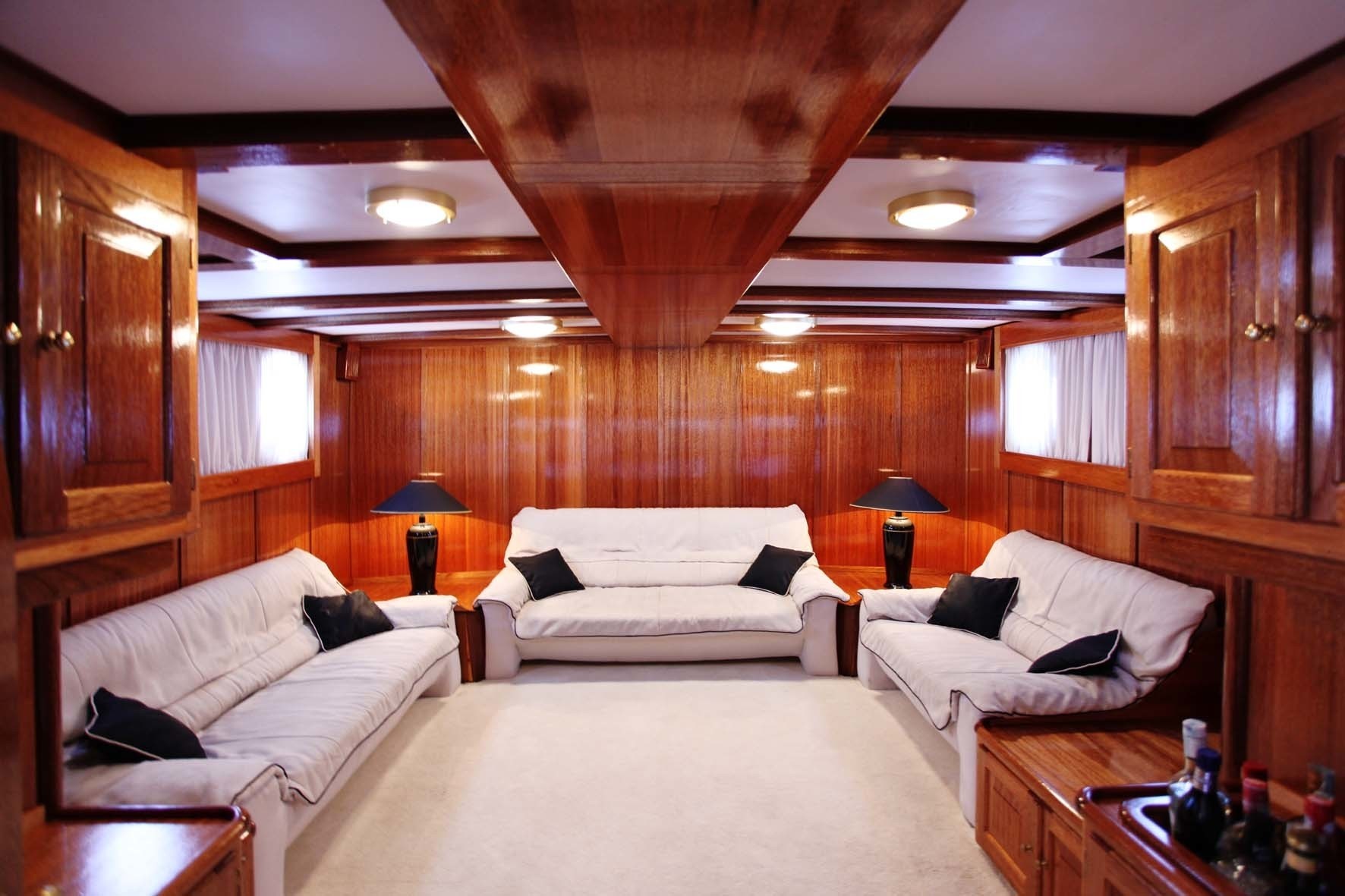 [35m-Yacht-BUENA-CHICA]-6596-129.jpg