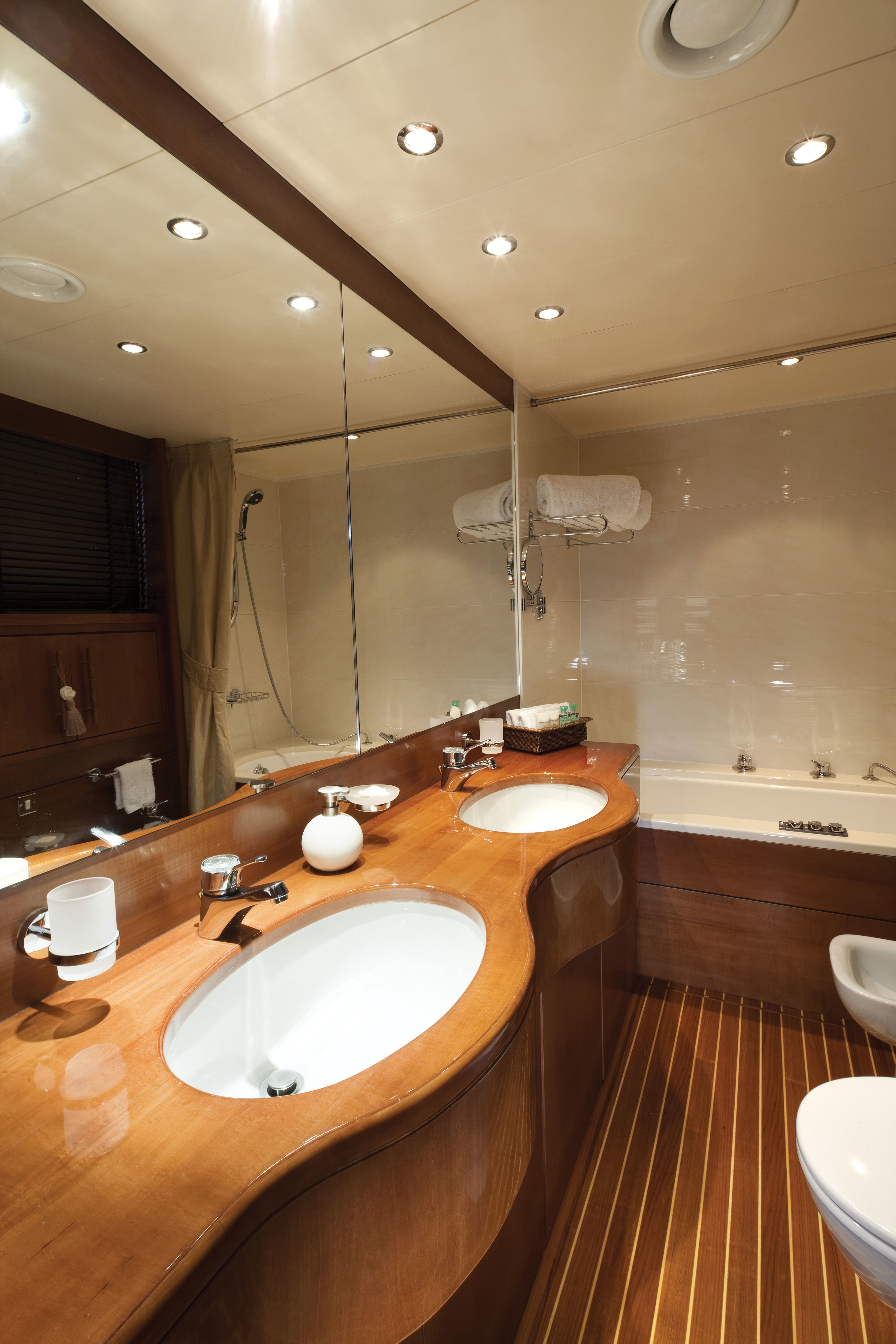 [37m-Yacht-FIORENTE]-6155-101.jpg