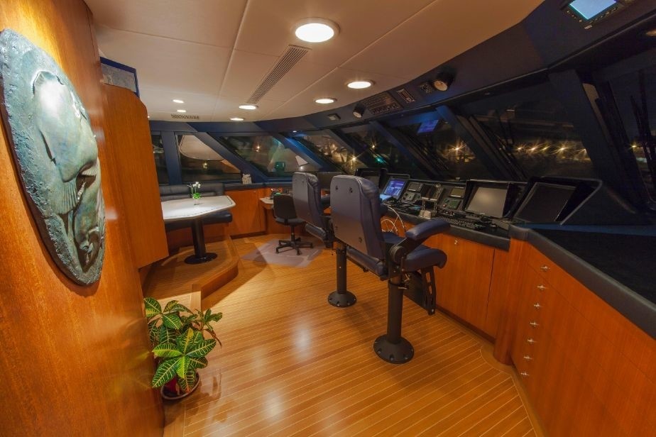 [37m-Yacht-LOOSE-ENDS]-6204-121.jpg