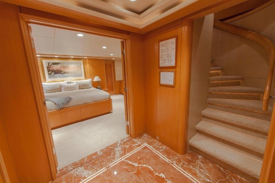 [37m-Yacht-LOOSE-ENDS]-6204-155.jpg