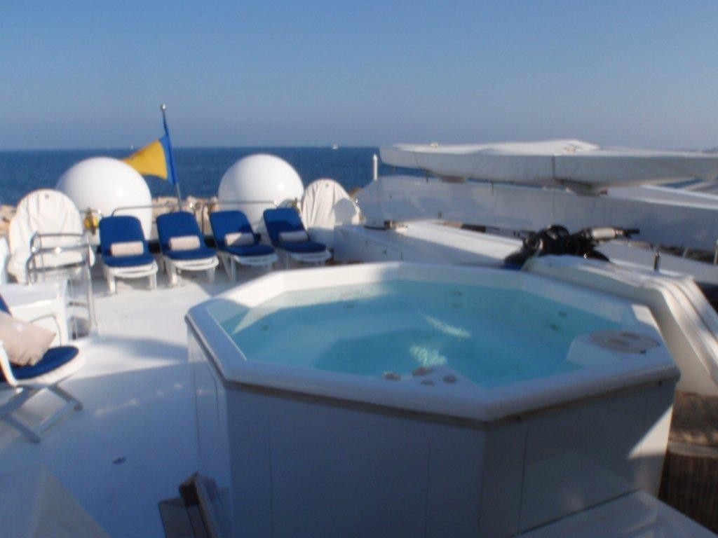 [37m-Yacht-LOOSE-ENDS]-6204-168.jpg
