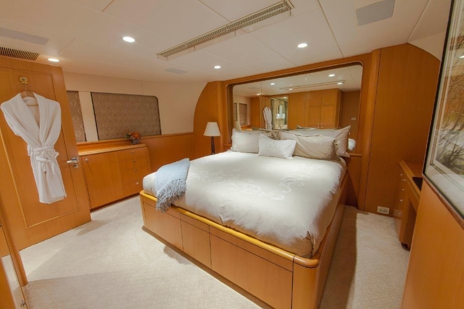 [37m-Yacht-LOOSE-ENDS]-6204-99.jpg