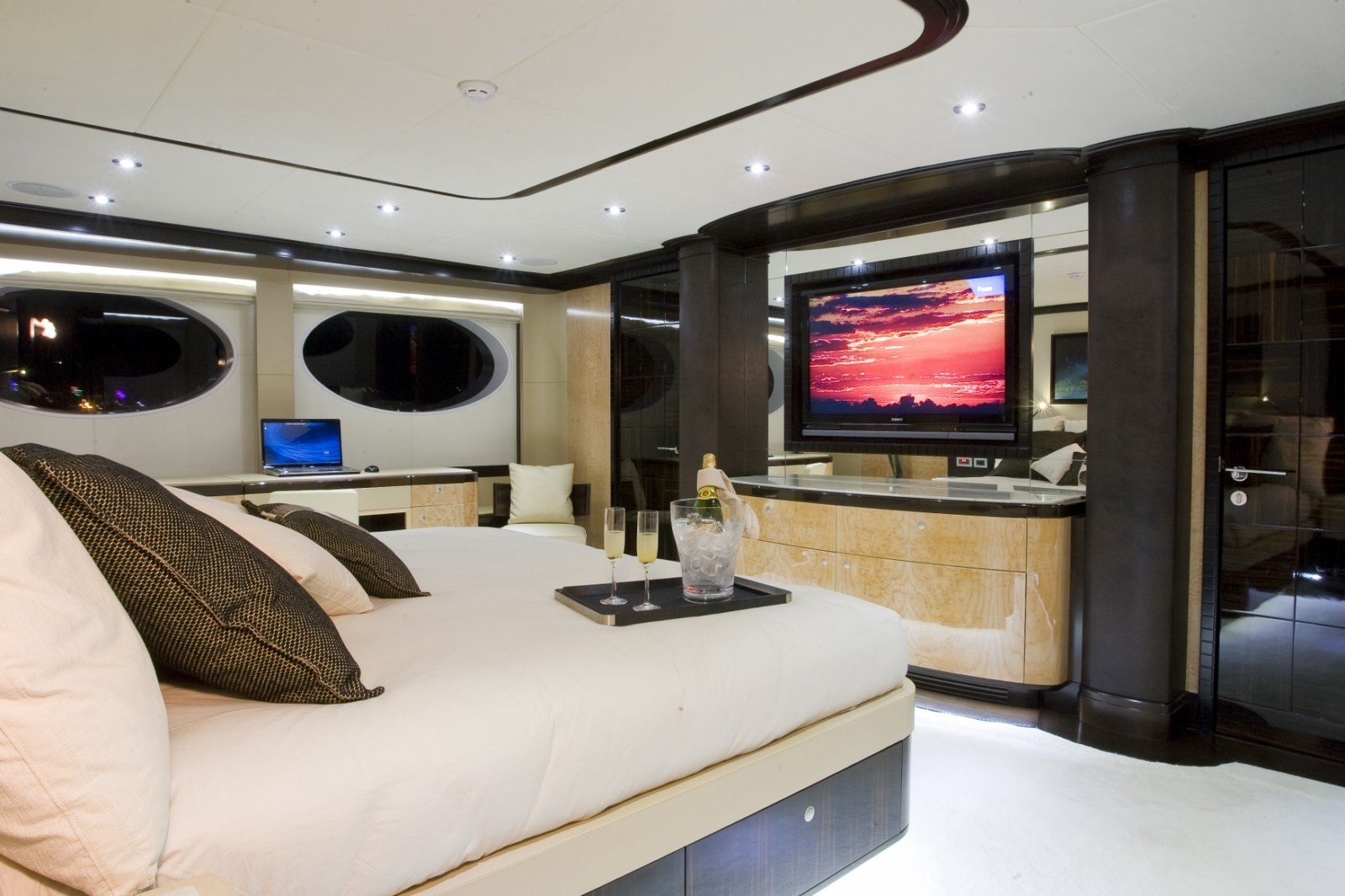 [38m-Yacht-GRENADINES-III]-6119-16.jpg