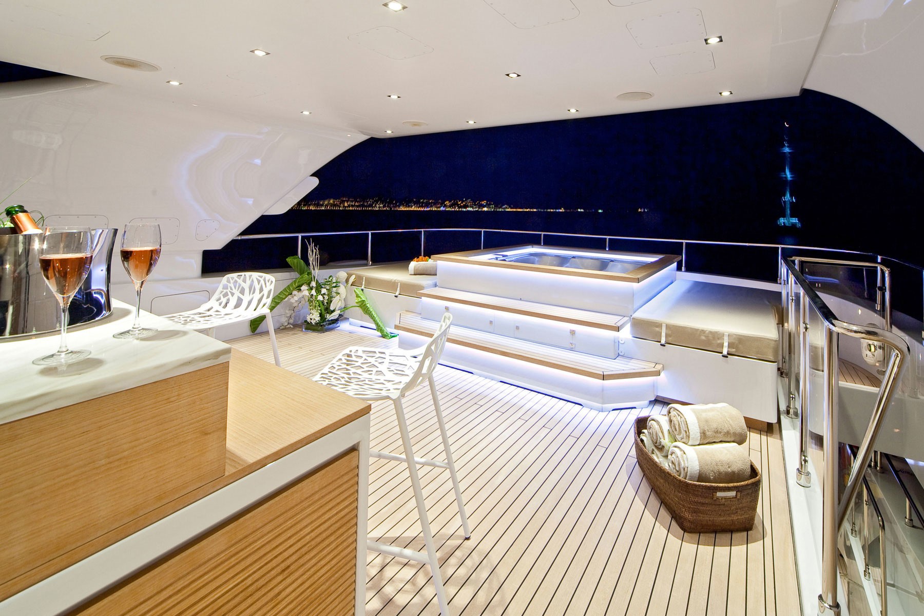 [40m-Yacht-MANIFIQ]-6421-116.jpg