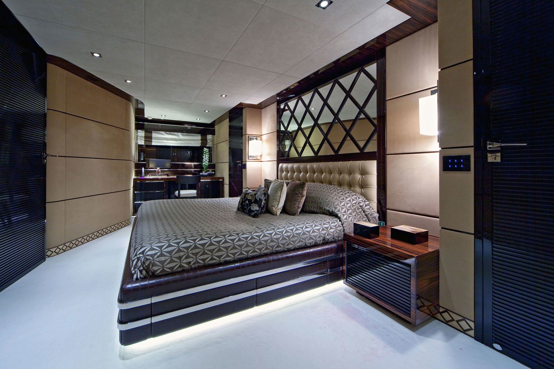 [40m-Yacht-MANIFIQ]-6421-134.jpg