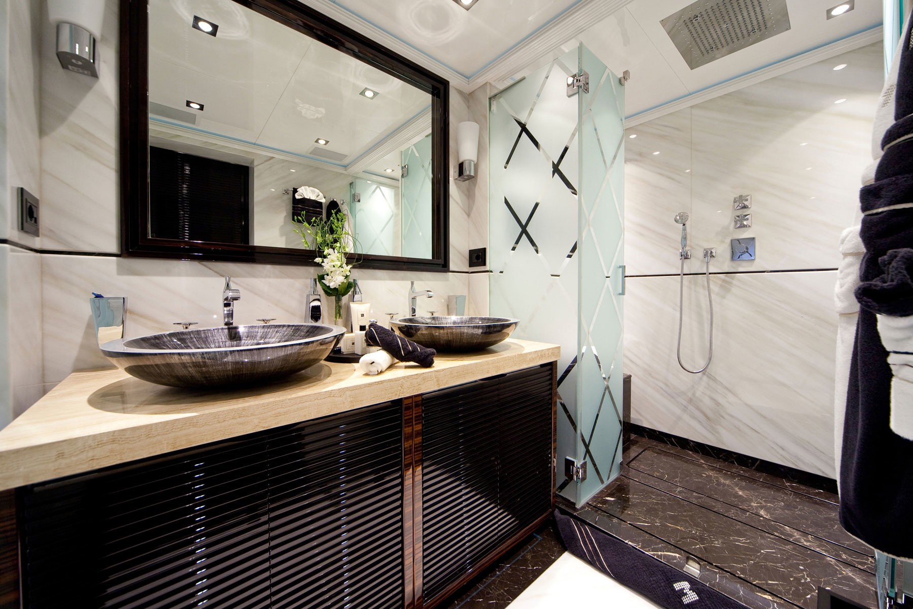 [40m-Yacht-MANIFIQ]-6421-167.jpg