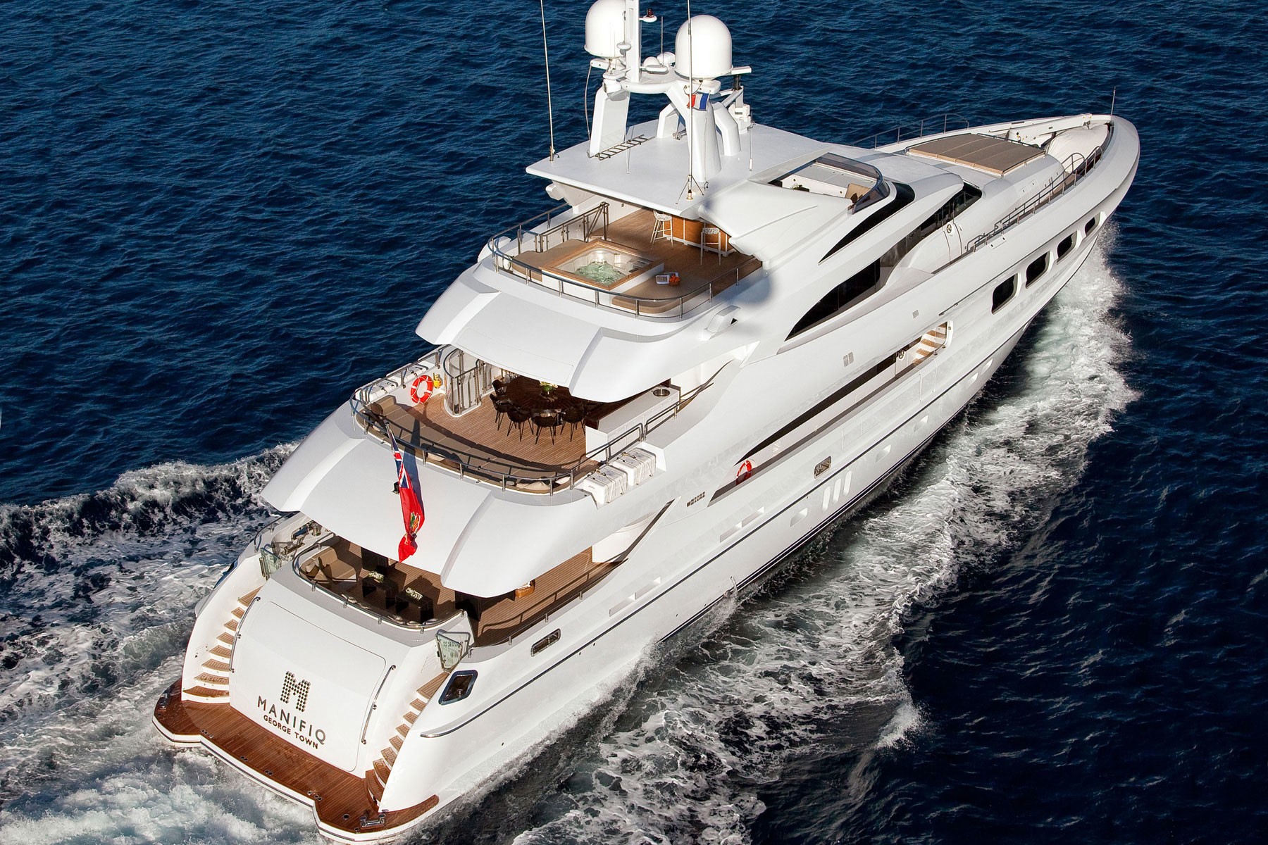 [40m-Yacht-MANIFIQ]-6421-220.jpg
