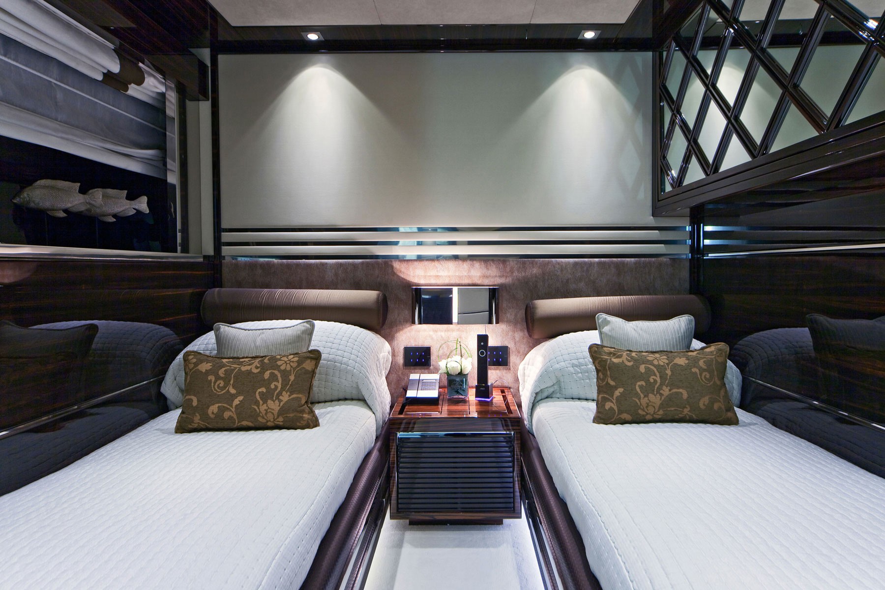 [40m-Yacht-MANIFIQ]-6421-70.jpg