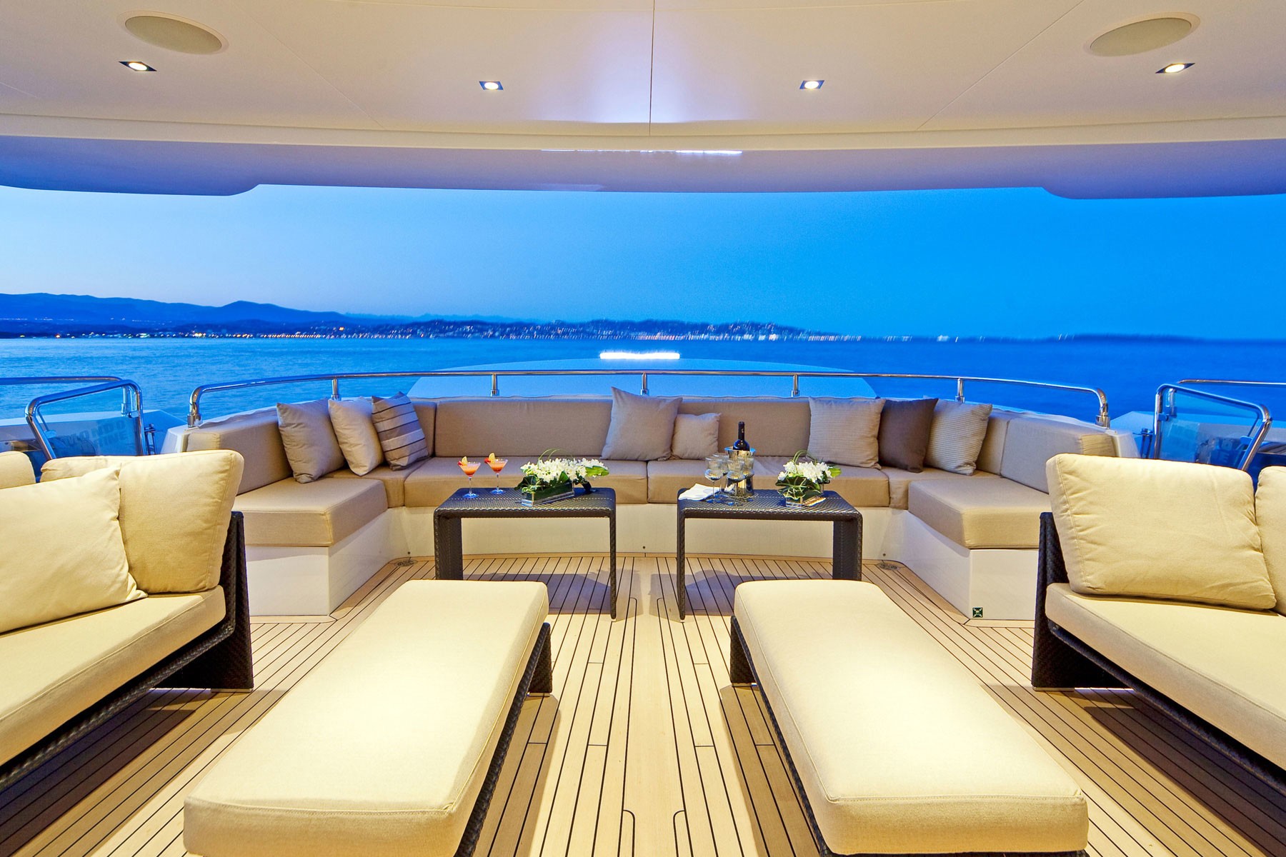 [40m-Yacht-MANIFIQ]-6421-89.jpg