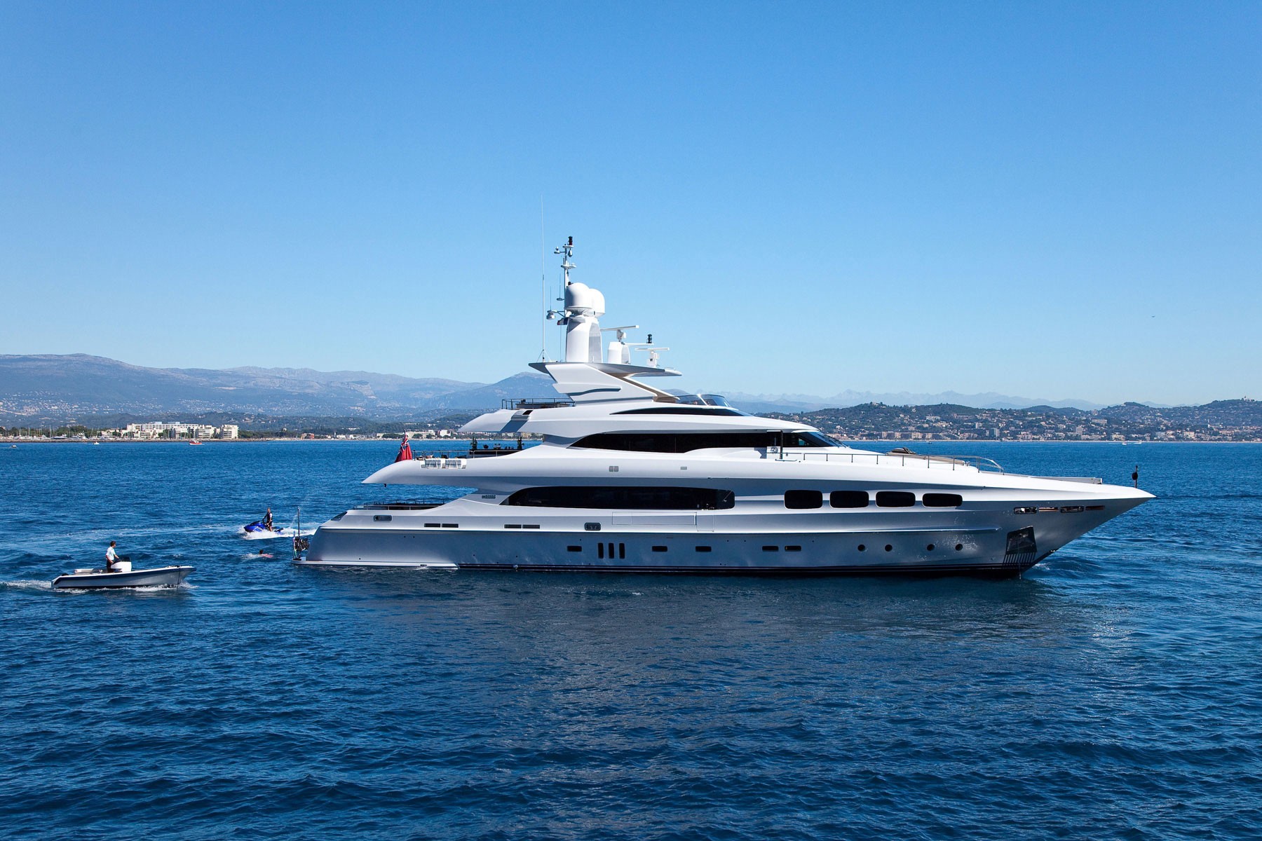 [40m-Yacht-MANIFIQ]-6421-94.jpg