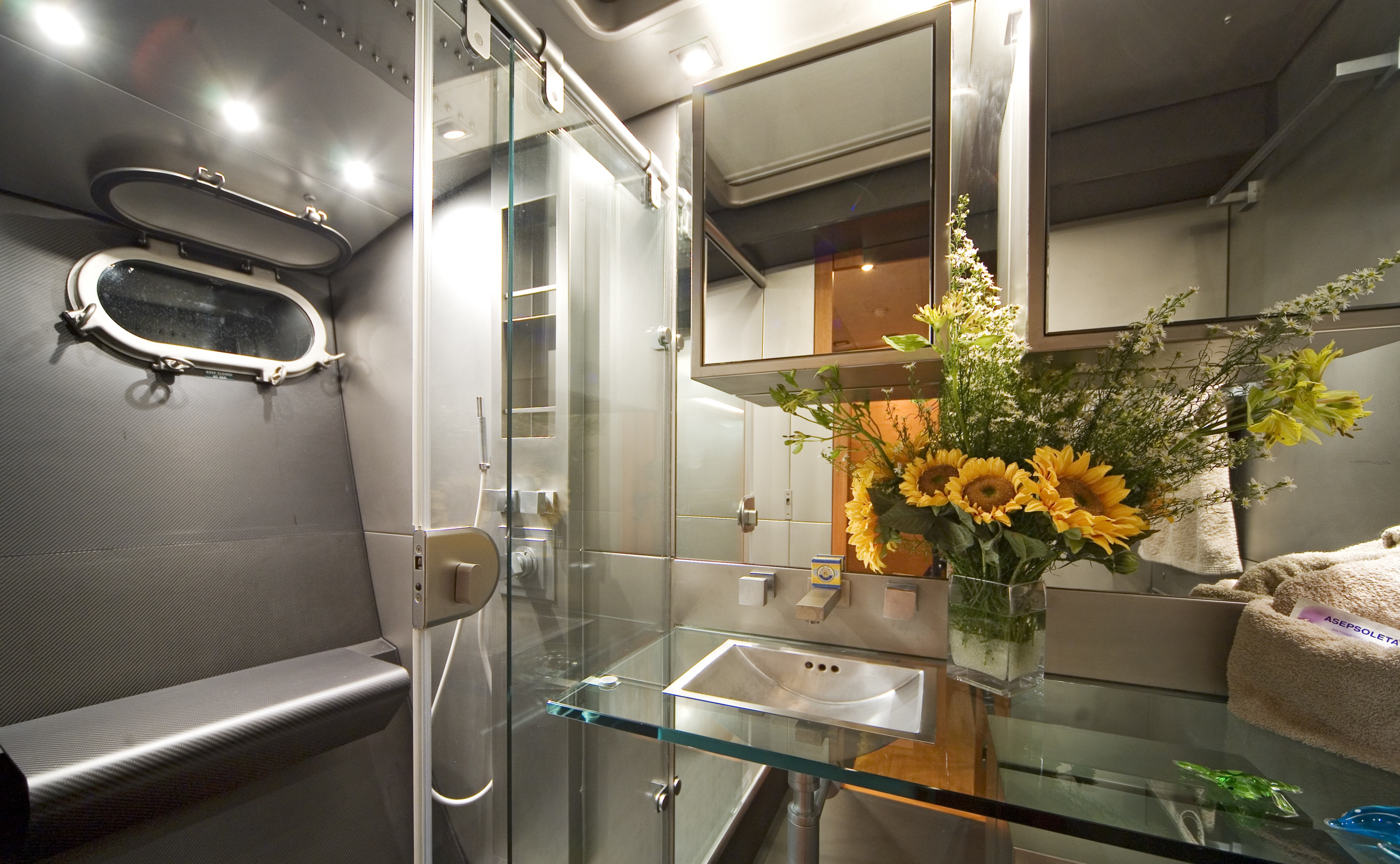 [42m-Yacht-YAMAKAY]-6734-30.jpg