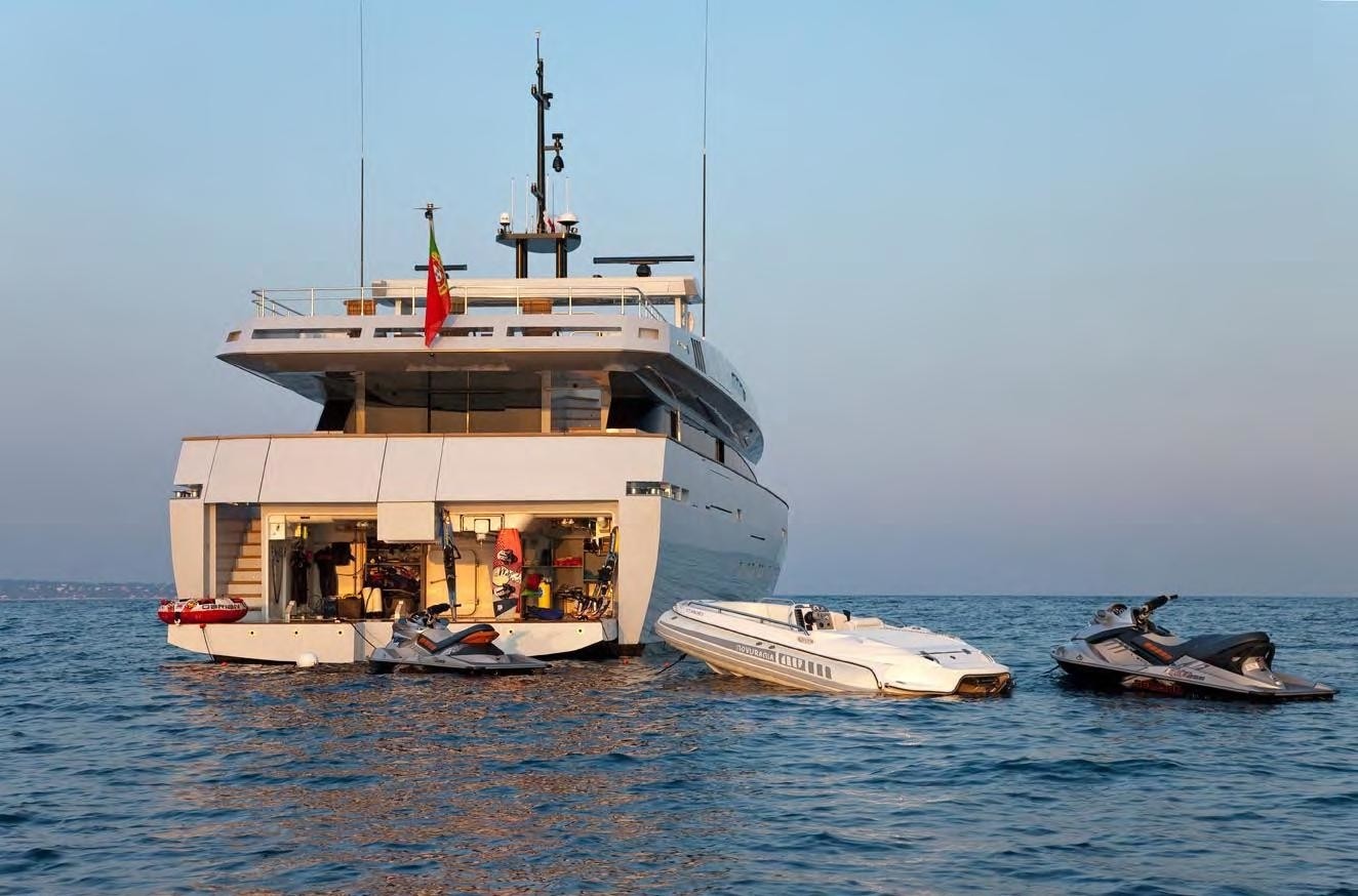 [44m-Yacht-FAN-TOO]-6061-120.jpg