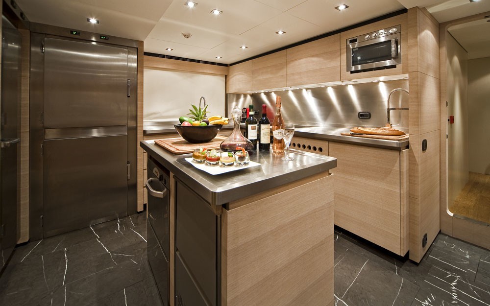 [44m-Yacht-FAN-TOO]-6061-17.jpg