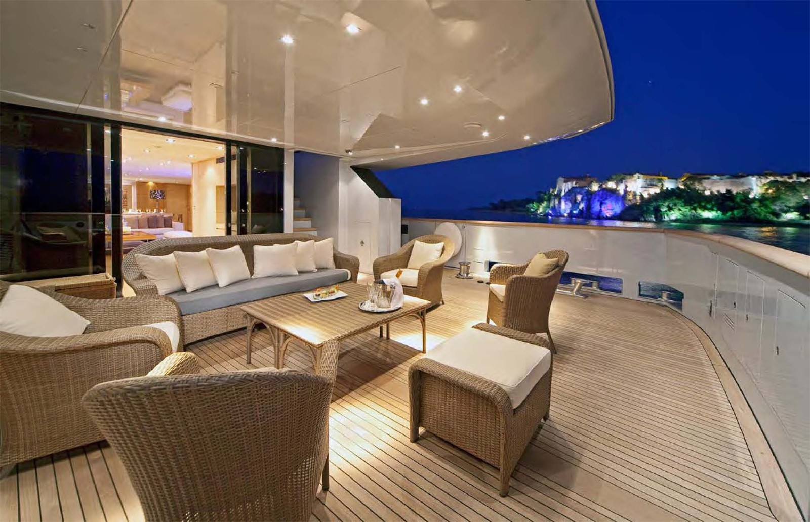 [44m-Yacht-FAN-TOO]-6061-71.jpg