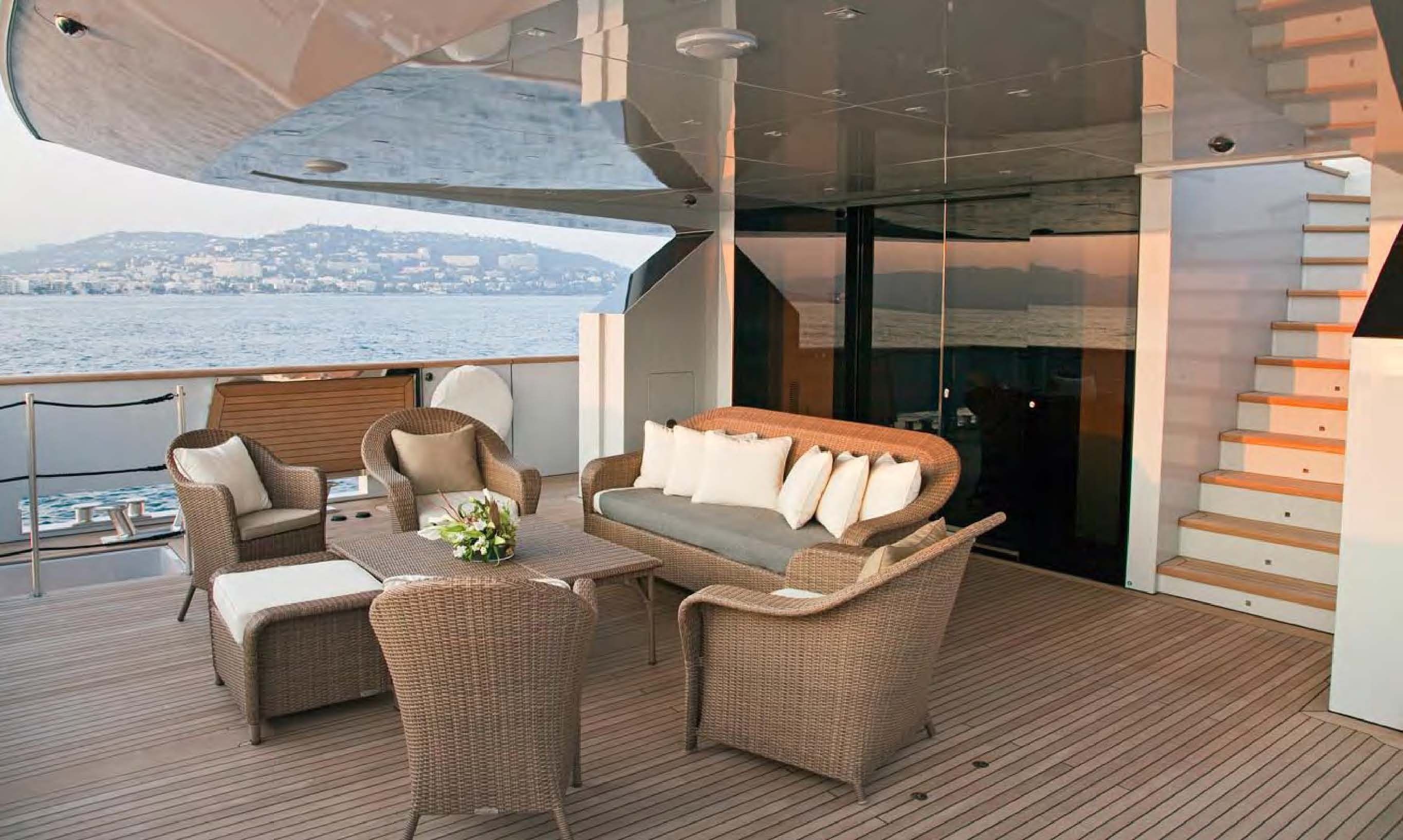 [44m-Yacht-FAN-TOO]-6061-90.jpg