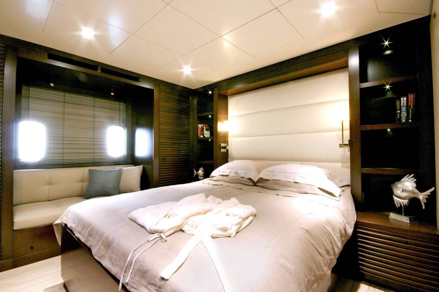 [45m-Yacht-INFINITY]-6045-111.jpg