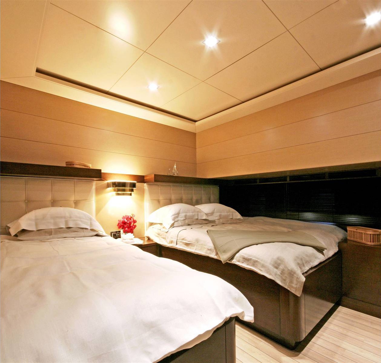 [45m-Yacht-INFINITY]-6045-133.jpg