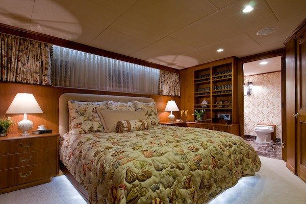[46m-Yacht-SEA-FALCON-II]-6143-101.jpg