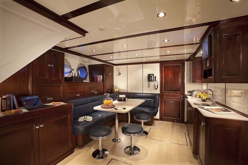 [46m-Yacht-SYCARA-IV]-6219-156.jpg