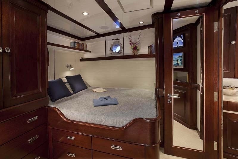 [46m-Yacht-SYCARA-IV]-6219-28.jpg