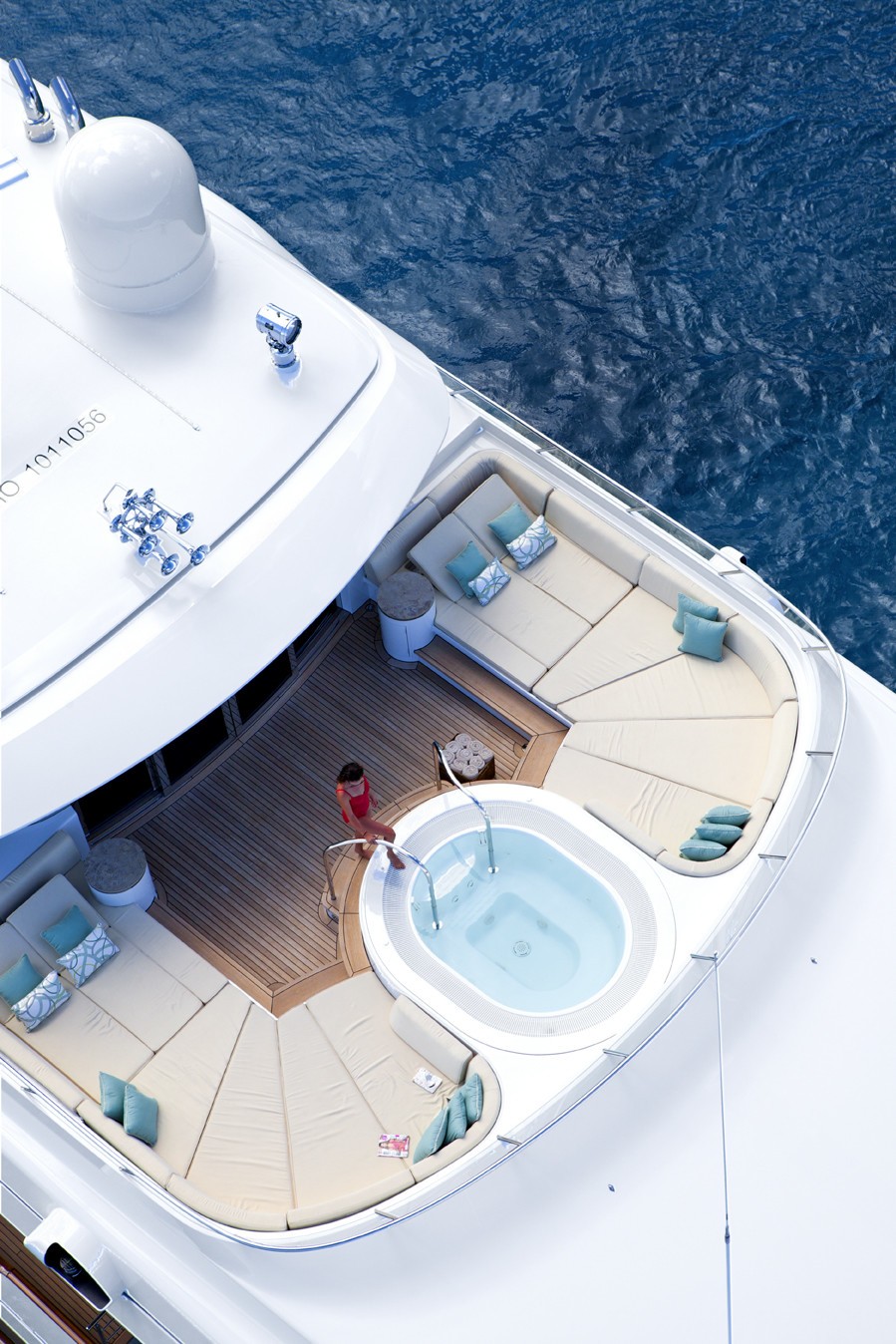 [63m-Yacht-LADY-BRITT]-6132-215.jpg