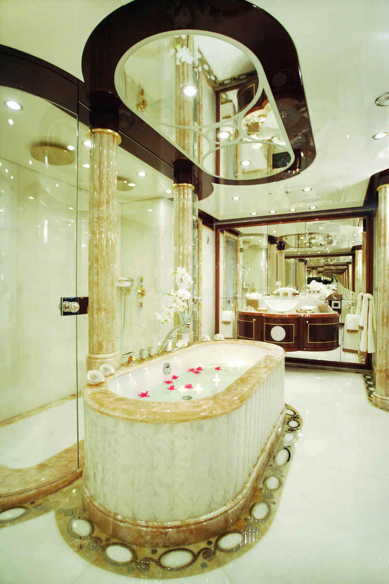 [MOTOR-YACHT-DIAMONDS-ARE-FOREVER]-6527-1.jpg