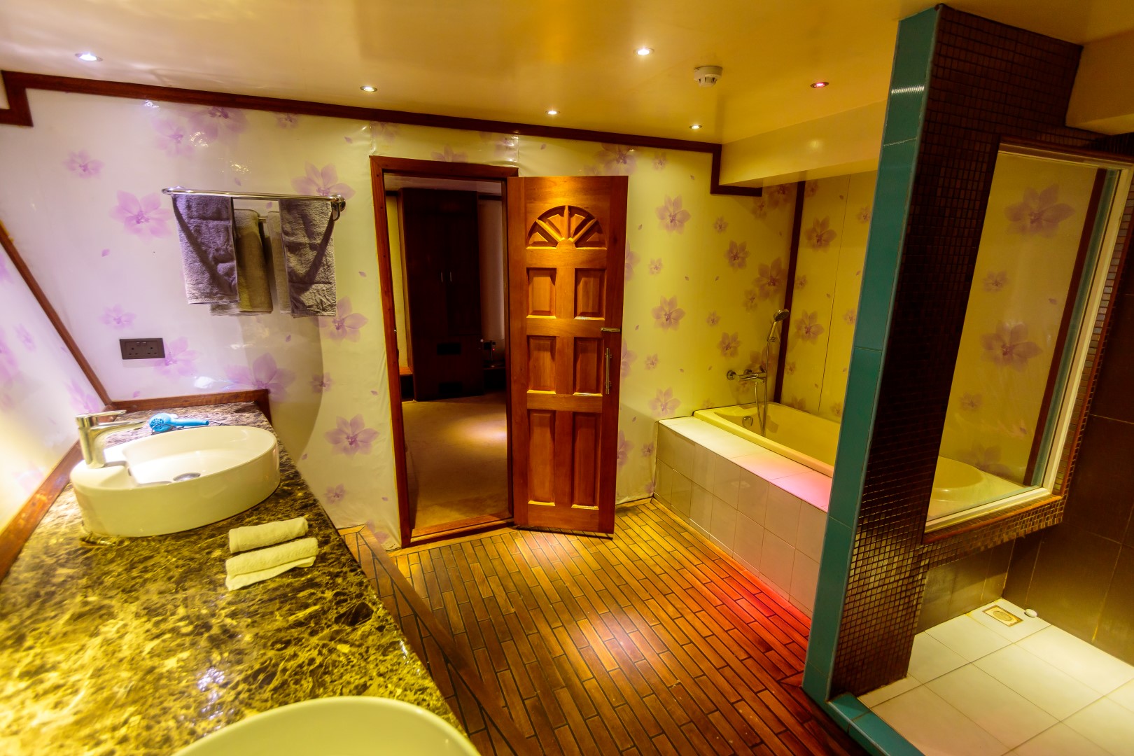 [MOTOR-YACHT-MALDIVE-MOSIAQUE]-6376-31.jpg