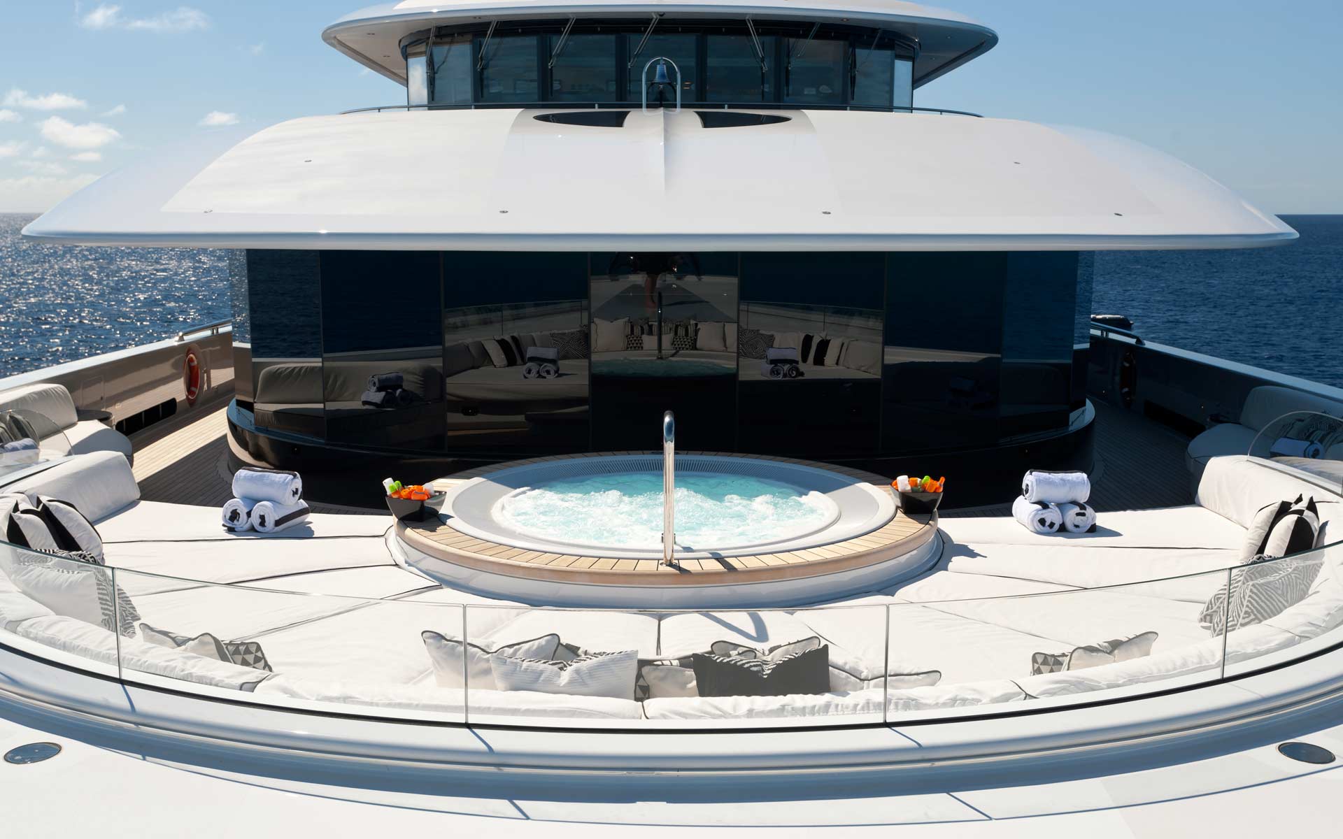[MOTOR-YACHT-PHOENIX]-6052-1.jpg