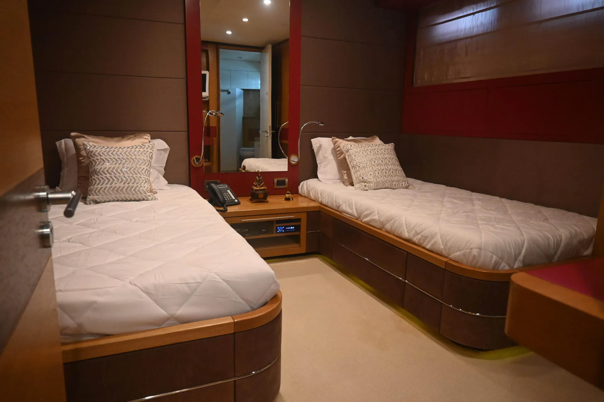[MOTOR-YACHT-PRIMADONNA]-6080-10.png